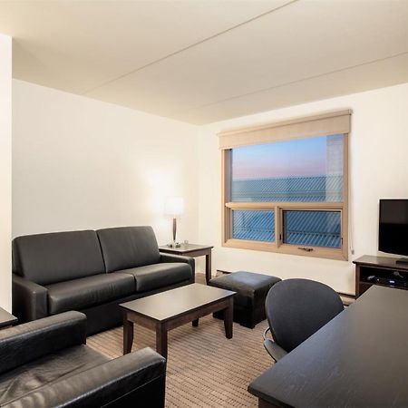 Fort Garry Place Furnished Suites Уинипег Екстериор снимка