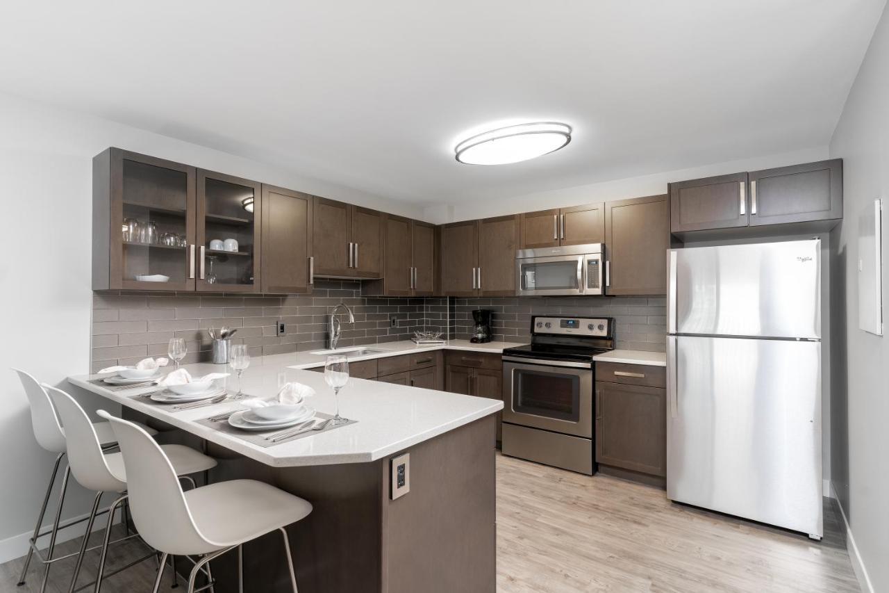 Fort Garry Place Furnished Suites Уинипег Екстериор снимка