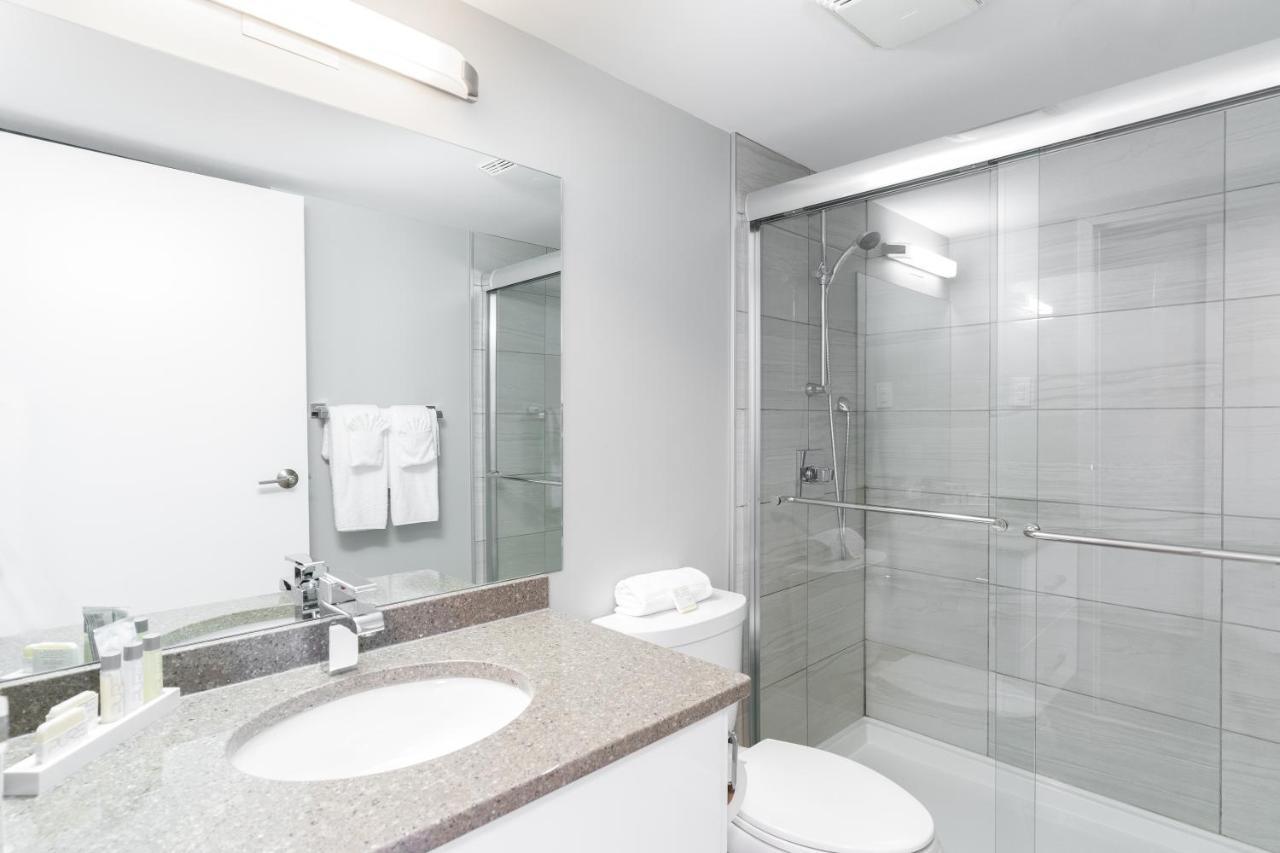 Fort Garry Place Furnished Suites Уинипег Екстериор снимка
