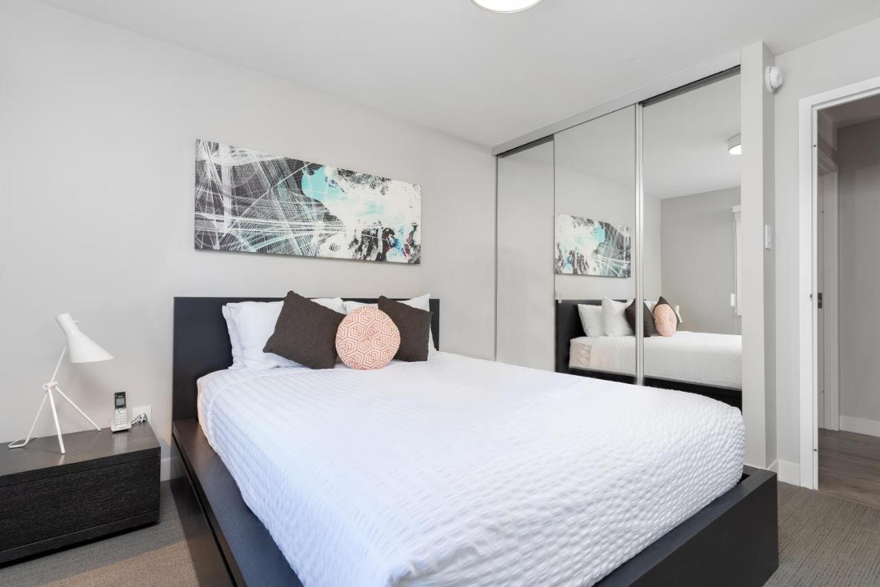 Fort Garry Place Furnished Suites Уинипег Екстериор снимка
