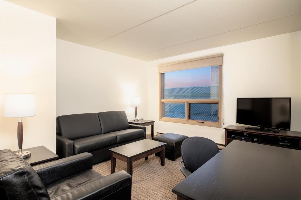 Fort Garry Place Furnished Suites Уинипег Екстериор снимка