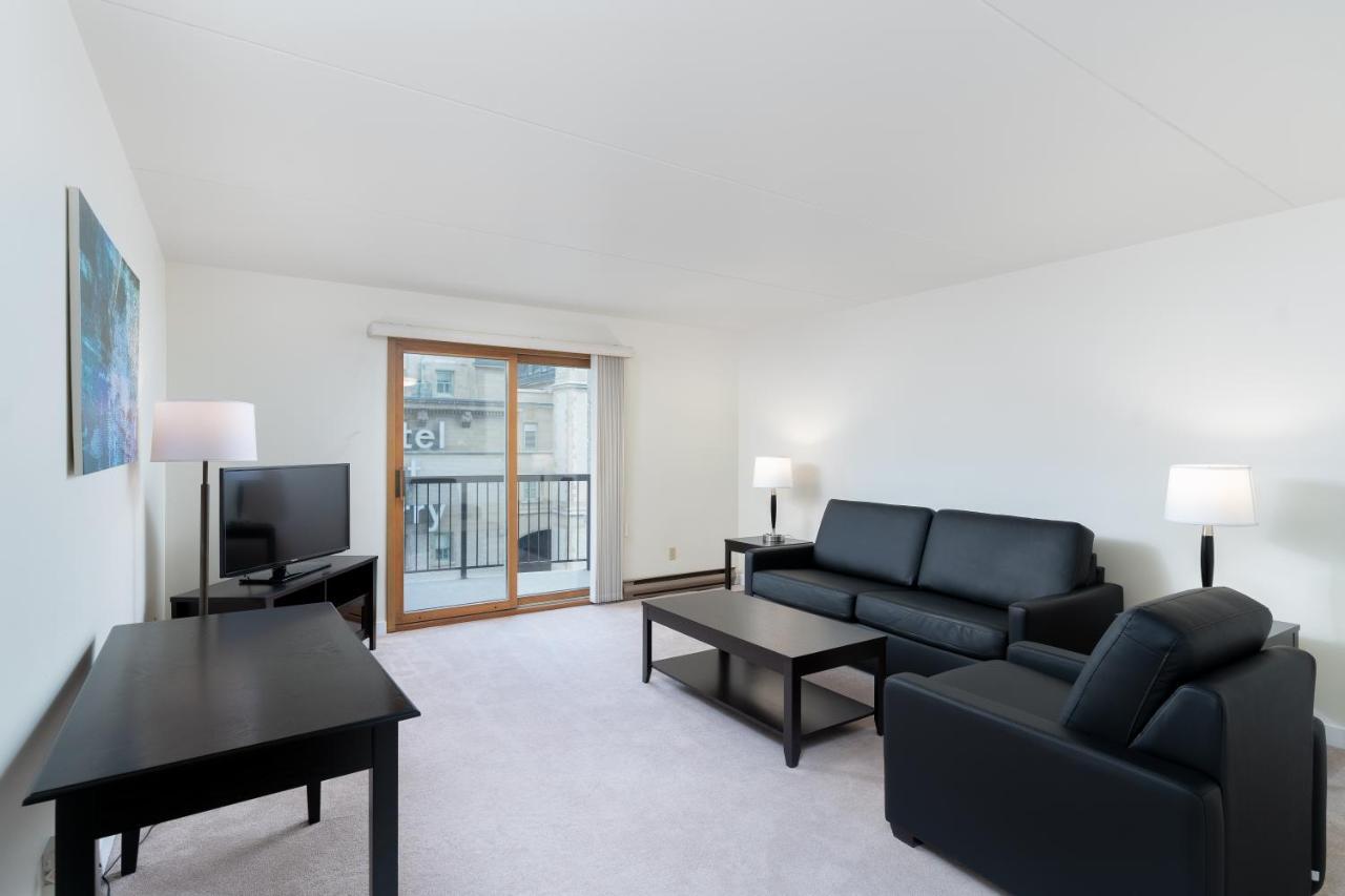 Fort Garry Place Furnished Suites Уинипег Екстериор снимка