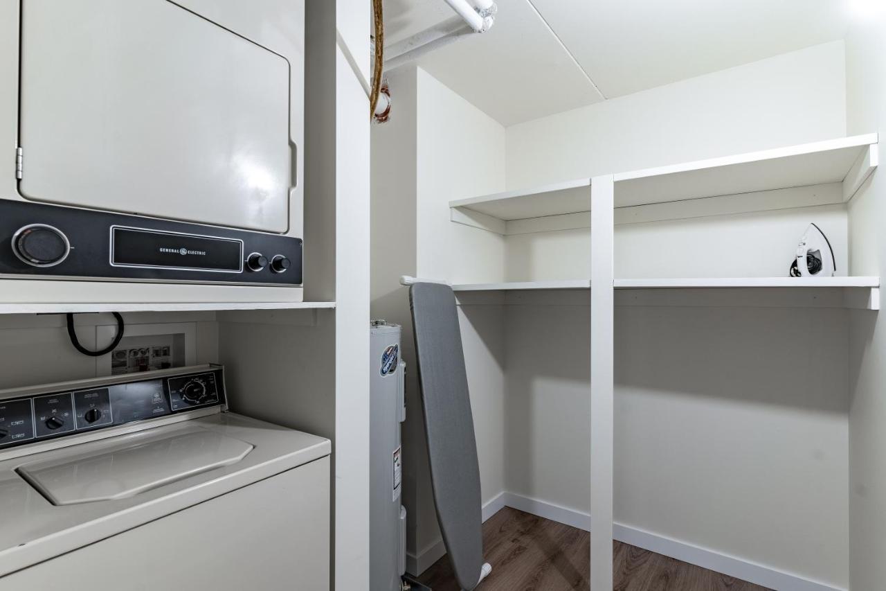 Fort Garry Place Furnished Suites Уинипег Екстериор снимка