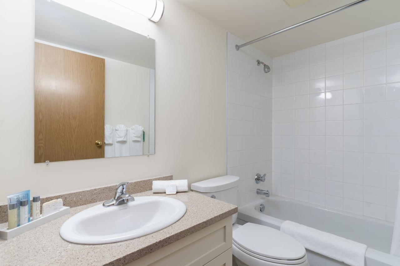 Fort Garry Place Furnished Suites Уинипег Екстериор снимка