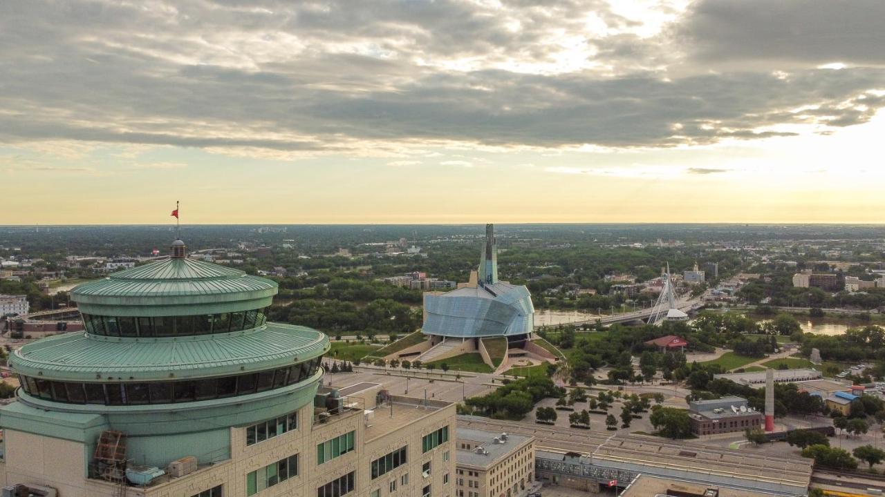 Fort Garry Place Furnished Suites Уинипег Екстериор снимка