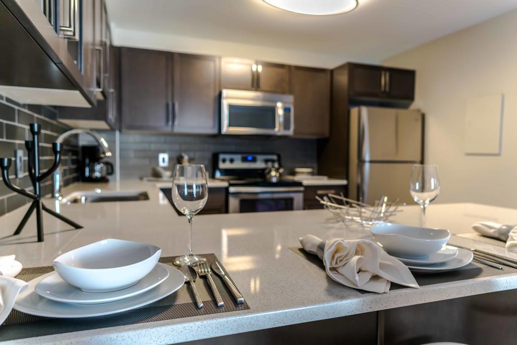 Fort Garry Place Furnished Suites Уинипег Екстериор снимка