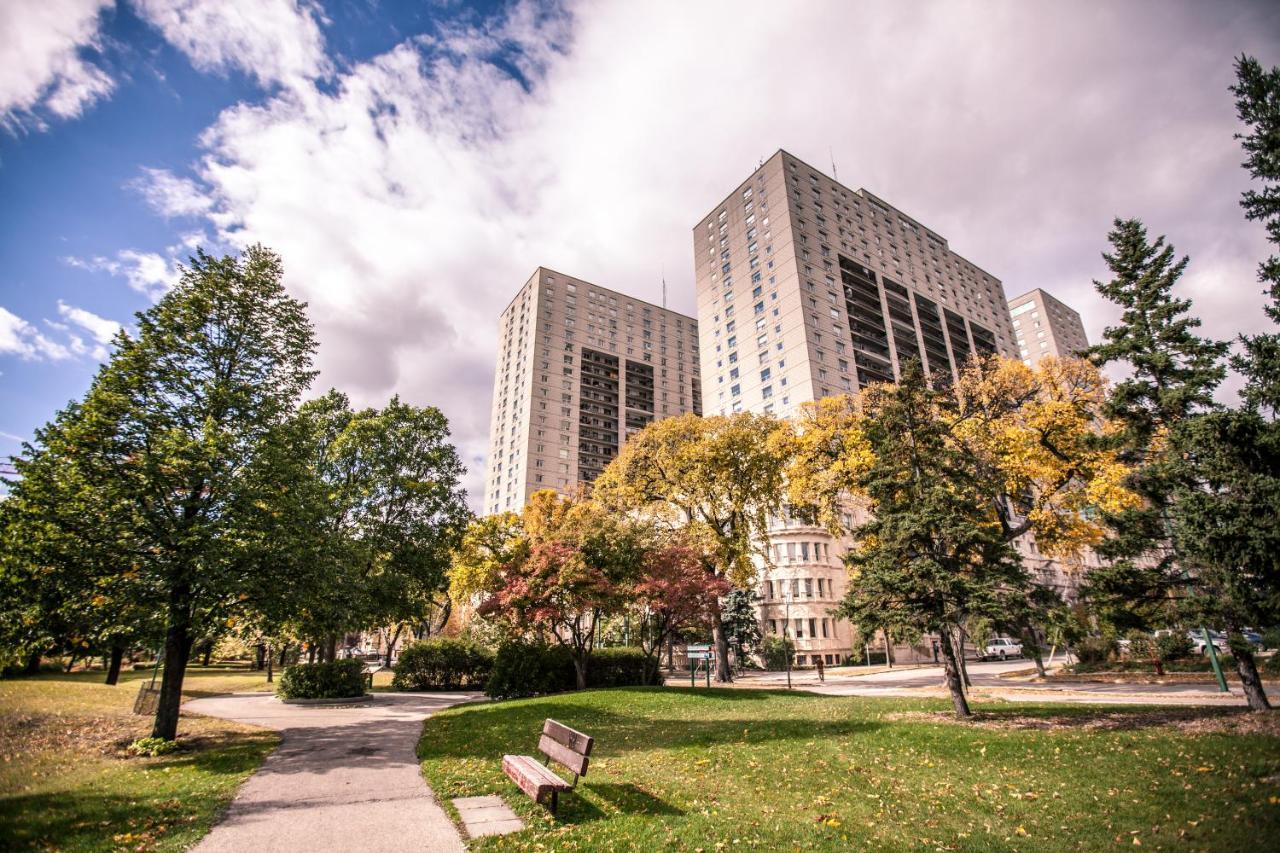 Fort Garry Place Furnished Suites Уинипег Екстериор снимка